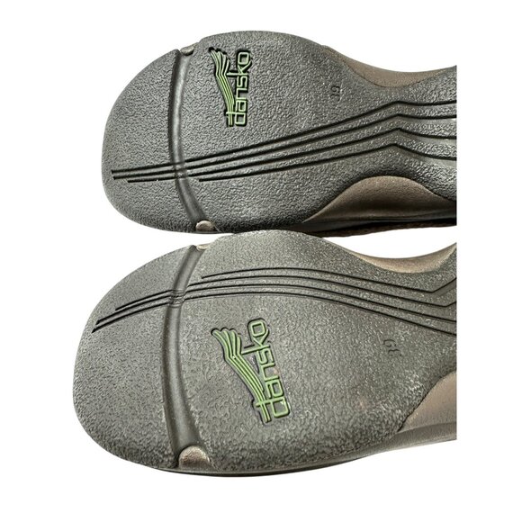 Dansko Kenzi Womens Size 39 Brown Leather Slip-On Clogs Knit Collar & Button - Picture 8 of 9